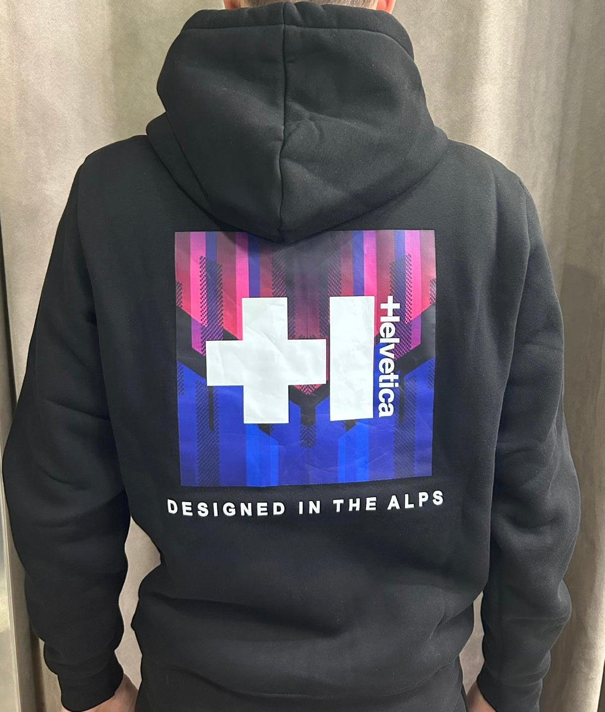 Sweat a capuche Helvetica square